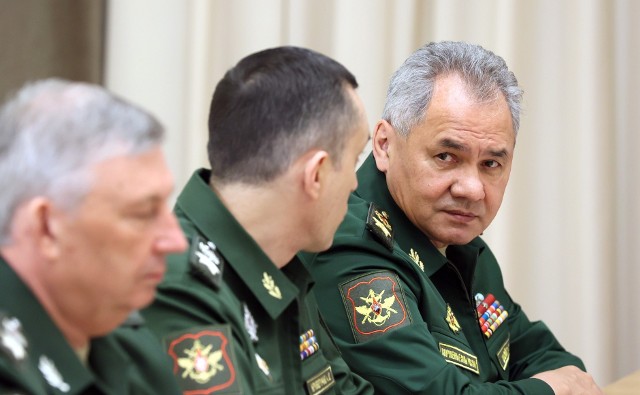Rosyjskie Ministerstwo Obrony: Siergiej Szojgu wydał niezbędne instrukcje do dalszego zwiększenia działań grup "Centrum" i "Południe" we wszystkich obszarach operacyjnych.