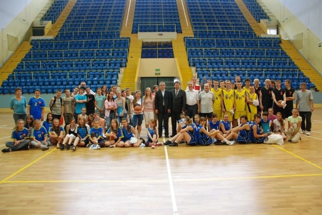 Finaliści 33. Turnieju "Echa Dnia&#8221; w koszykówce dziewcząt i chłopców.