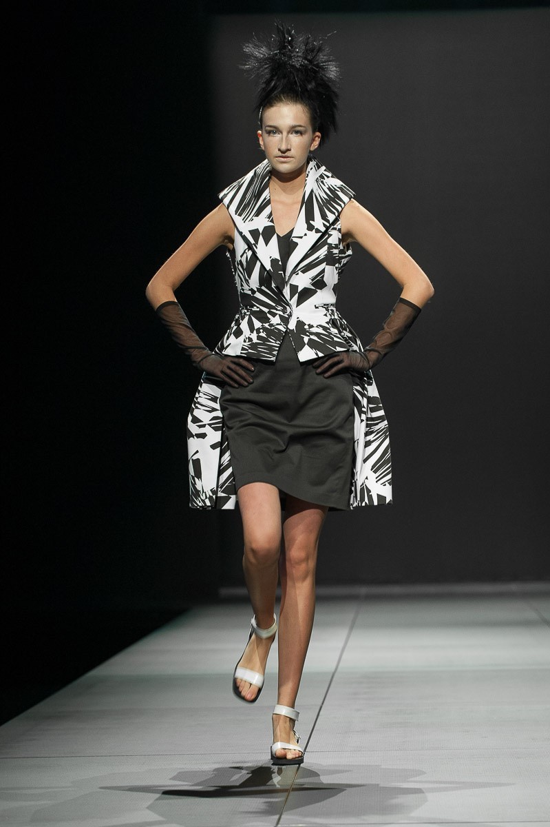 Fashion Week 2013: Pokaz ikony japońskiej mody - Junko Koshino [ZDJĘCIA]