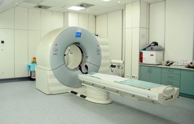Tomograf komputerowy jest bardzo pomocny w diagnostyce.