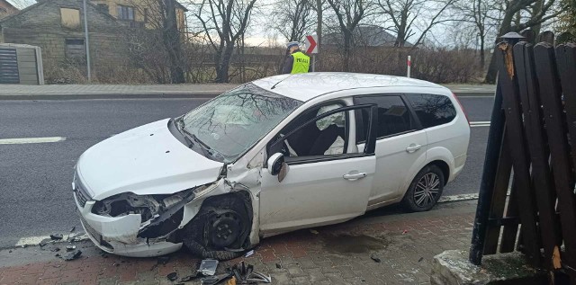 Wypadek na drodze krajowej w Osieku. Kierowca w szpitalu.