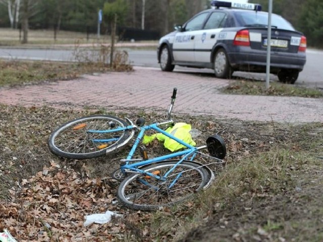 Na miejscu zdarzenia pracowali policjanci, na szczęście obrażenia, jakich doznał rowerzysta okazały się niegroźne.