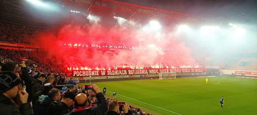 Podczas meczu Górnik Zabrze - Lech Poznań Torcida świętowała...