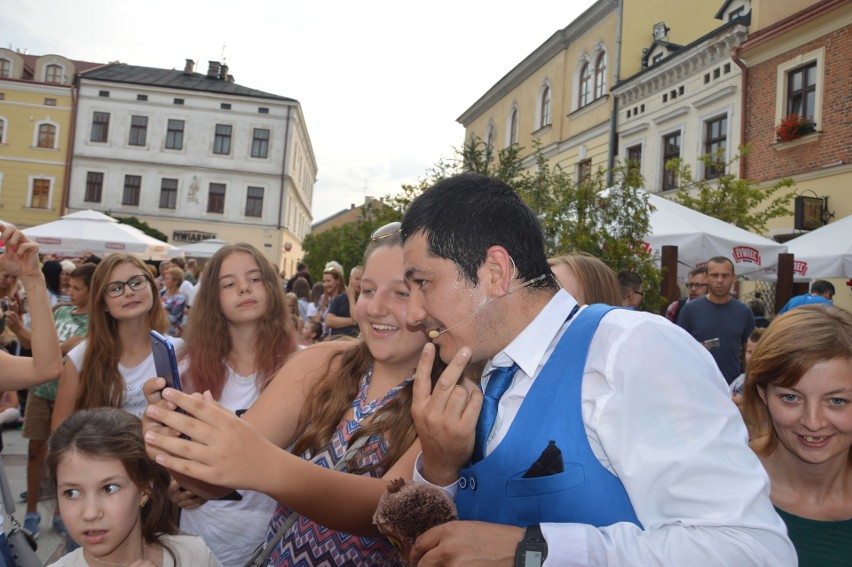 Tarnów. Pół miasta chciało mieć selfie z Mr Tartuffo (ZDJĘCIA)