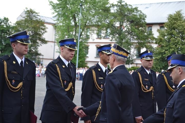 Stopień młodszego aspiranta uzyskało 112 absolwentów...