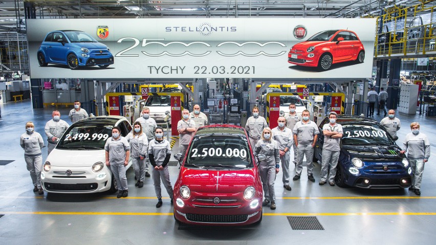 Fiat 500 nr 2 500 000 z fabryki Stellantis w Tychach