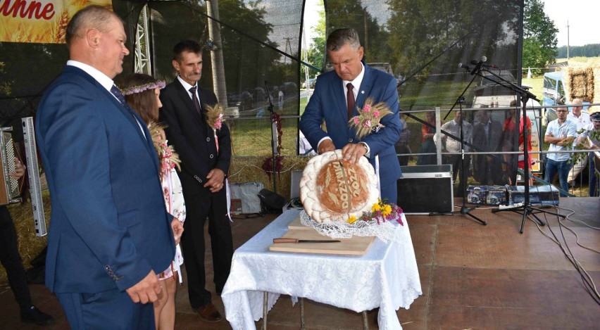 Burmistrz Sławomir Kowalczyk obiecał dzielić chleb tak, aby...