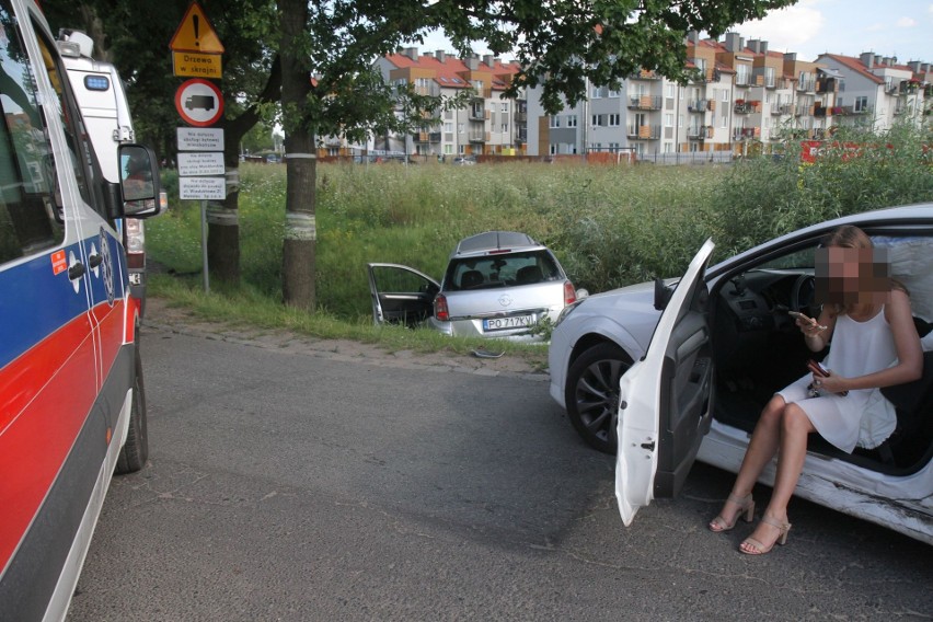 Wypadek na Buforowej. Zderzenie dwóch opli [ZDJĘCIA]