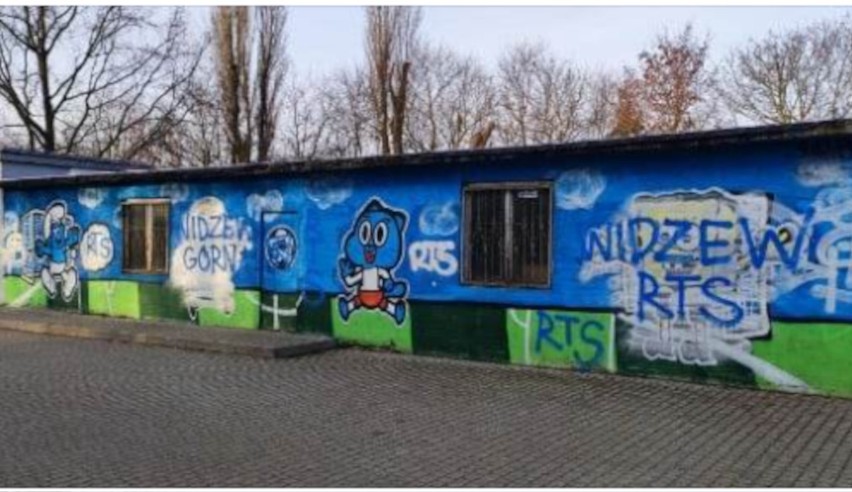 Wojna na murale. Zdewastowano ścianę przy szkole podstawowej w Łodzi. Zniszczono dzieciom rysunki