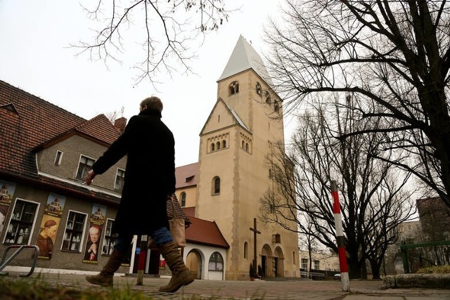 W kościele na Brochowie trwa konflikt o organizację I Komunii Świętej. Rodzice uważają, że ksiądz nie traktuje ich po partnersku