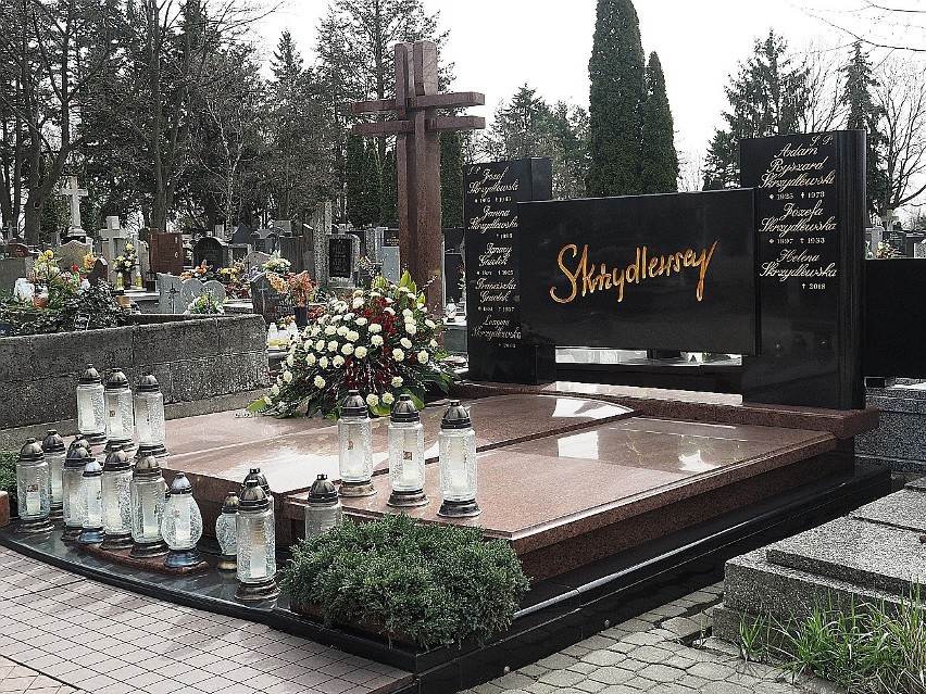 Grób Heleny Skrzydlewskiej na cmentarzu Zarzew na Wielkanoc...