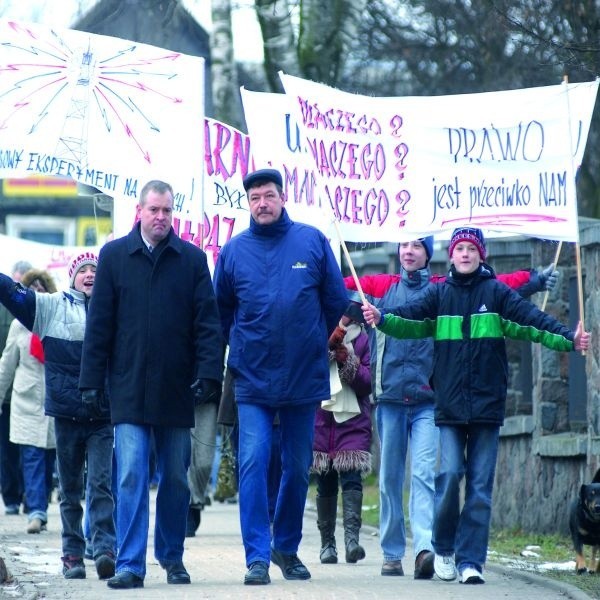 Już od trzech lat mieszkańcy Wasilkowa protestują przeciwko budowie masztu.