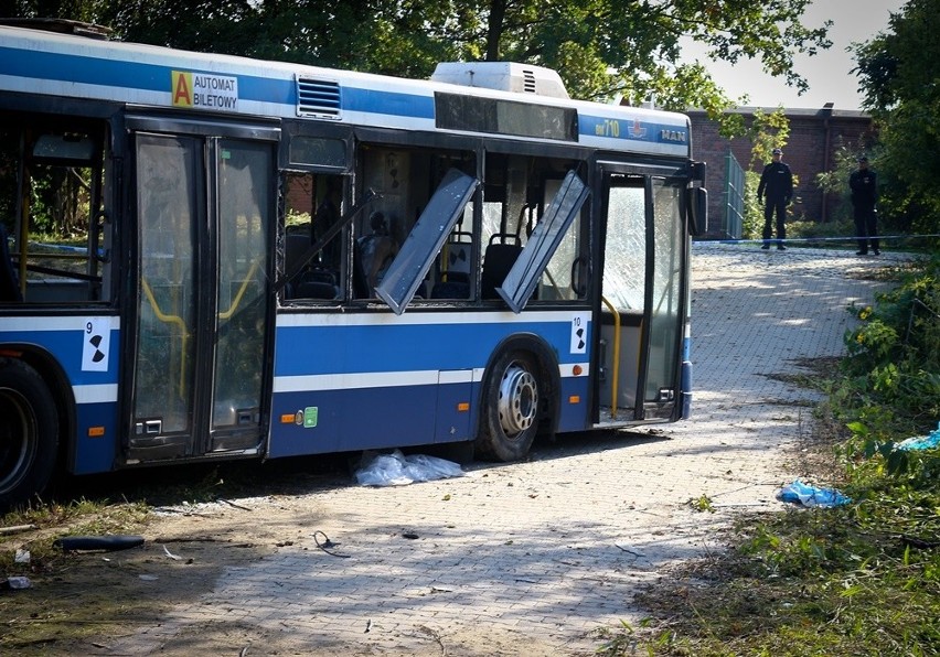 Wrocław: Tak wygląda autobus po wybuchu bomby