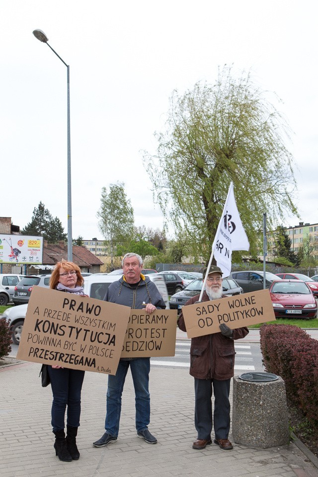 Protest KOD pod tarnowskim sądem