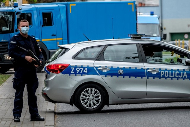 Sprawę zabójstwa w Suchym Lesie wyjaśnia poznańska policja i prokuratura. Śledczy chcieliby jak najszybciej przesłuchać zatrzymanego w Holandii Damiana T., ale od sierpnia nie jest to możliwe.