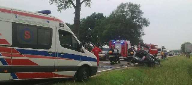 73-letni kierowca volkswagena polo został ciężko ranny.