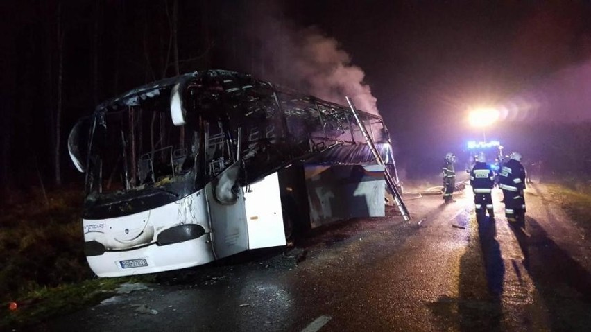 Pożar autobusu pod miejscowością Żabinko w powiecie...