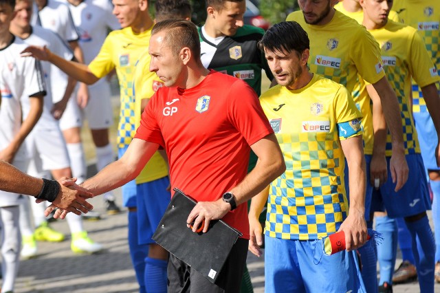 Słaby początek sezonu w wykonaniu Stali sprawił, że Grzegorz Podstawek stracił posadę zaledwie po miesiącu 3-ligowych zmagań.