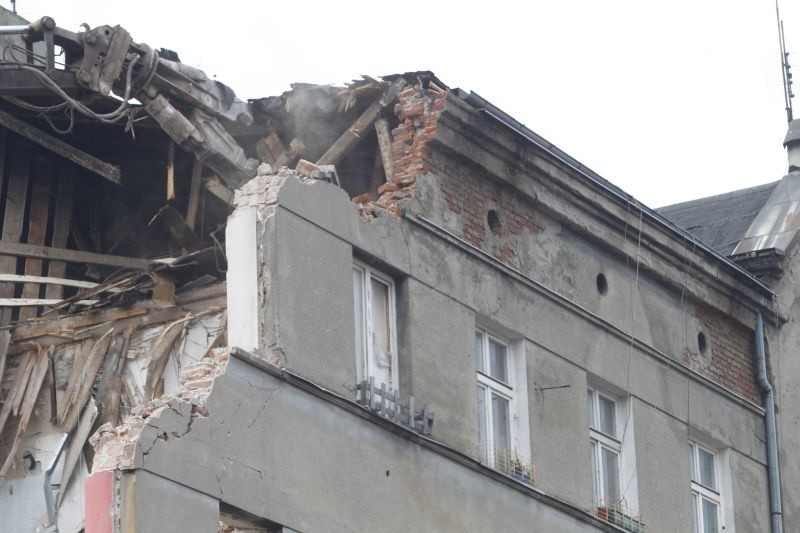 Rozbierają kamienicę przy skrzyżowaniu ulic Kilińskiego i Dąbrowskiego. 