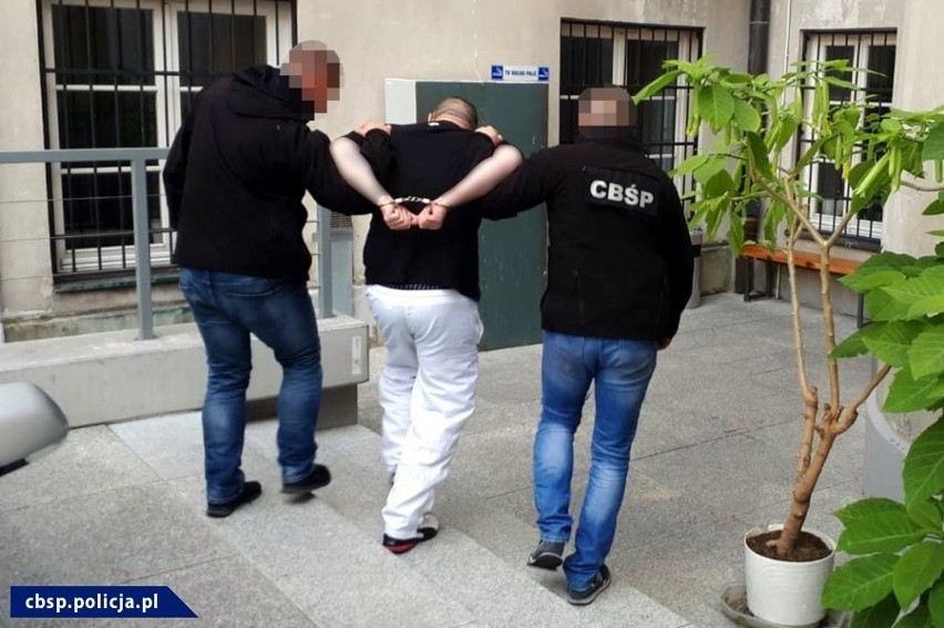 Wielka akcja CBŚP. Policjanci z Radomia zatrzymali 13 osób za przemyt i handel narkotykami o wartości 5,5 miliona złotych 