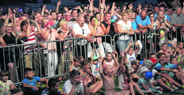 W sobotni wieczór kilka tysięcy osób przyciągnął na gorzycki stadion koncert zespołu Baciary