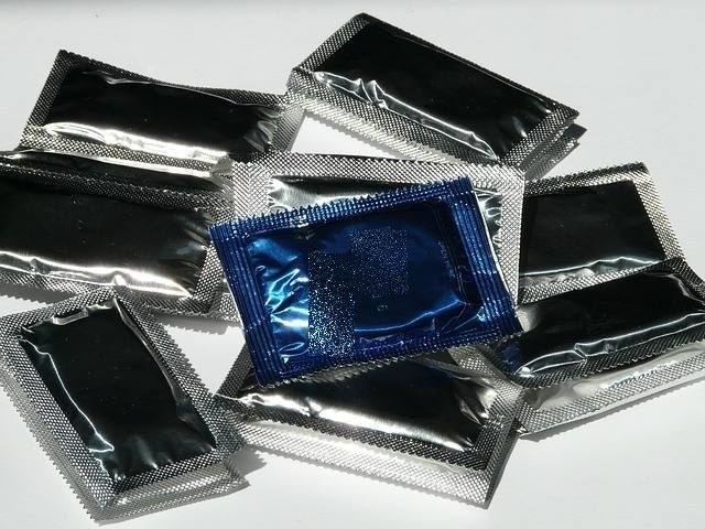 Durex wycofuje prezerwatywy Durex Real Feel. Kondomy pękają. Jak zwrócić prezerwatywy i odzyskać pieniądze? Sprawdź numer serii