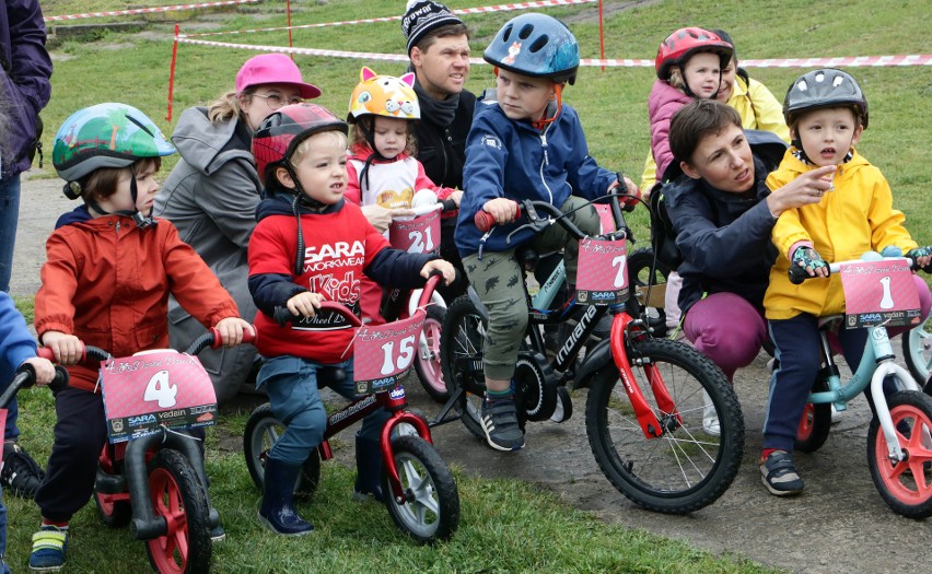 Rowerowo-deskorolkowy Dzień Dziecka na osadzie Grud w...