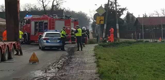 W piątek w miejscowości Rożnowo koło Obornik doszło do wypadku. Samochód osobowy uderzył w mur.Zobacz więcej zdjęć --->