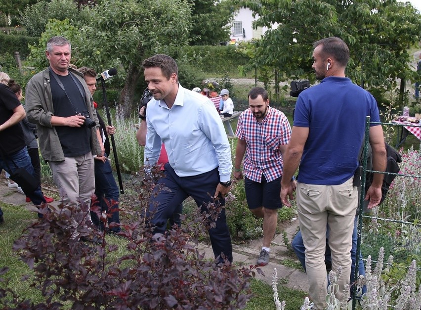 Trzaskowski w Szczecinie. O modzie na działki oraz o epidemii