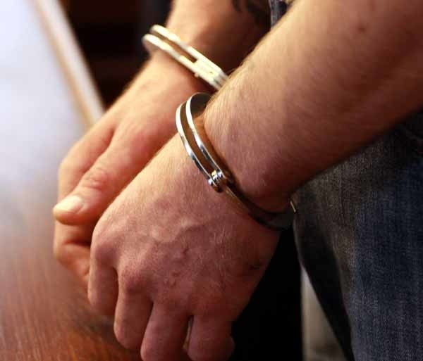 Pokaleczył konkubinę i matkę, później zaatakował przechodnia nożem