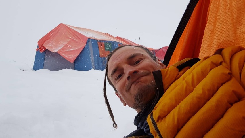 Adam Bielecki zdobył szczyt Gasherbrum II. To piąty...