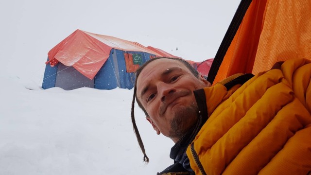 Adam Bielecki zdobył szczyt Gasherbrum II. To piąty ośmiotysięcznik w karierze Bieleckiego