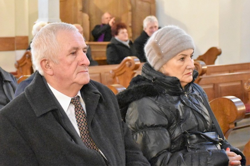 Jubileusz 50-lecia i 60-lecia pożycia małżeńskiego w Samborcu. Były piękna uroczystość i długa lista jubilatów. Zobacz zdjęcia