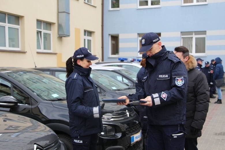 Zobaczcie zdjęcia pięknych policjantek pracujących w...