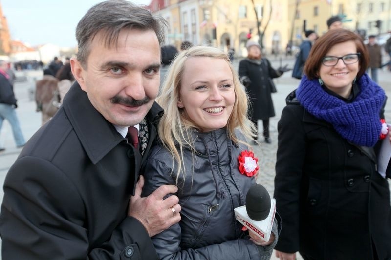 Happening Obejmij Polskę w Święto Niepodległości (zdjęcia)