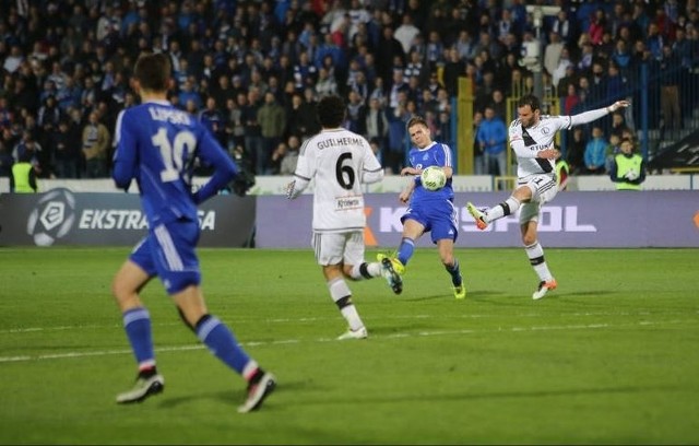 LEGIA SPORTING NA ŻYWO TRANSMISJA MECZU LEGIA SPORTING NA ŻYWO. Zapowiada się ciekawe widowisko. Czy Legia podniesie się z kolan w meczu ze Sportingiem w Lizbonie? Kibice Legii wierzą, że tak. Transmisja meczu Legia Sporting