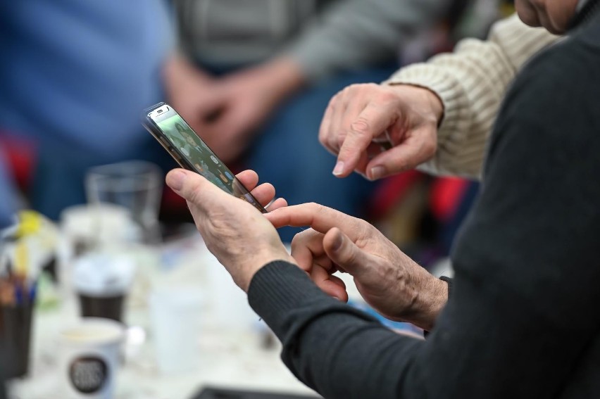 Wyniki badania pokazują, że osoby z grupy wiekowej 60+...