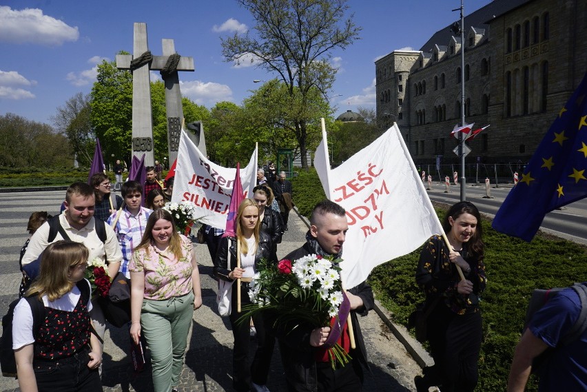 Ulicami Poznania przeszedł tradycyjny spacer pierwszomajowy....