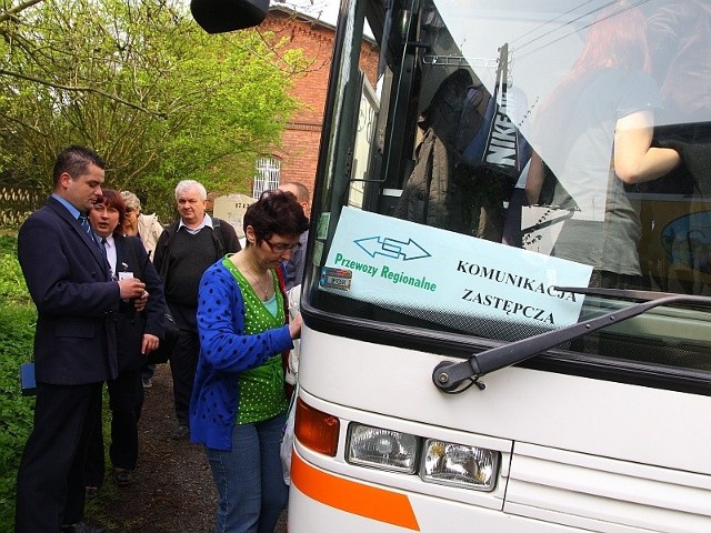Wiosną autobusy woziły pasażerów pomiędzy Ozimkiem a Chrząstowicami. Teraz będą obsługiwać odcinek pomiędzy Ozimkiem a Krasiejowem.