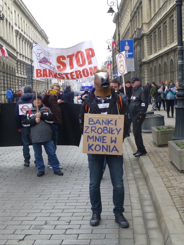 W marcu w Warszawie odbył się protest frankowiczów przeciw bankom