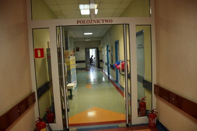 W związku z pandemią koronawirusa i rosnącą liczbą zakażeń szpital w Kaliszu podjął decyzję o zamknięciu szpitala dla odwiedzających.