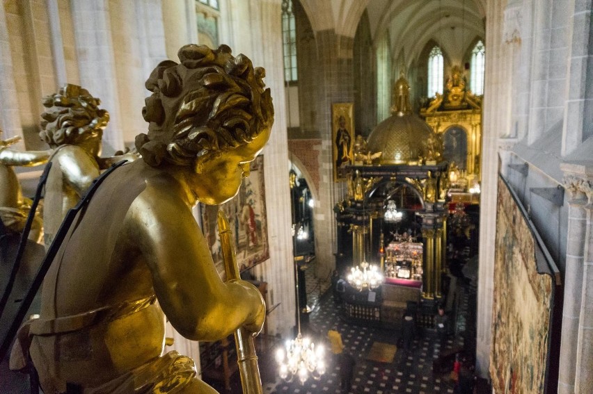 W katedrze na Wawelu maksymalna liczba uczestników mszy św....