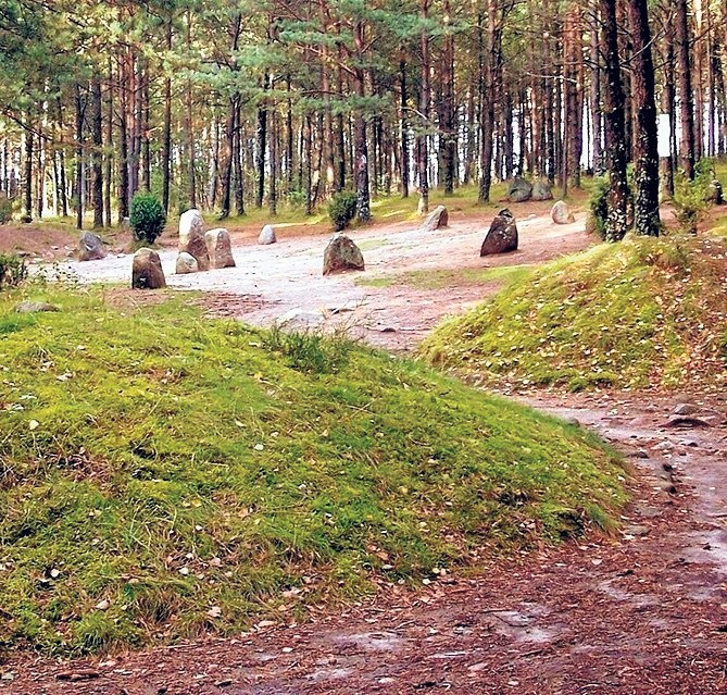 Kamienne kręgi w Węsiorach - miejsce znane nie tylko na...