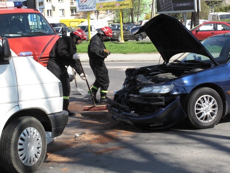 Zderzenie volkswagena z peugeotem w Jaśle...