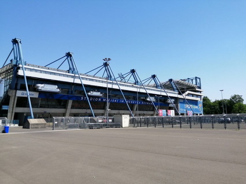 Kraków. Stadion Wisły bez blasku i nowych krzesełek na igrzyska. Czy zdążą chociaż z poprawą bezpieczeństwa?