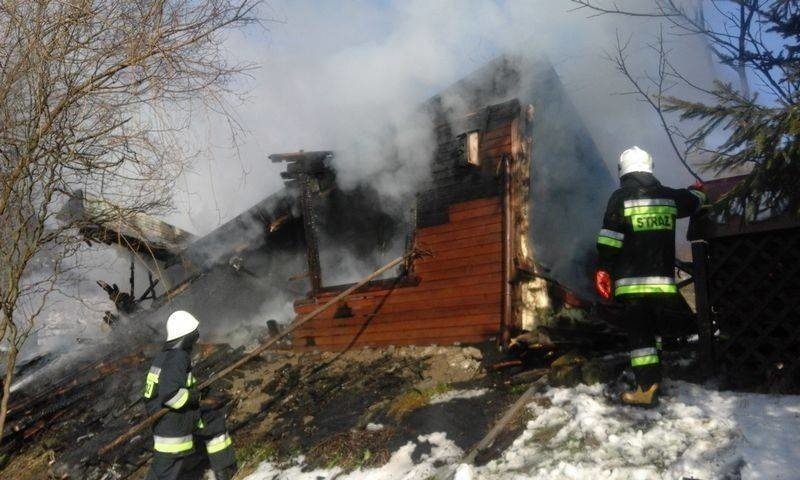 Ogień unicestwił stolarnię. Strażacy uratowali dom [ZDJĘCIA]
