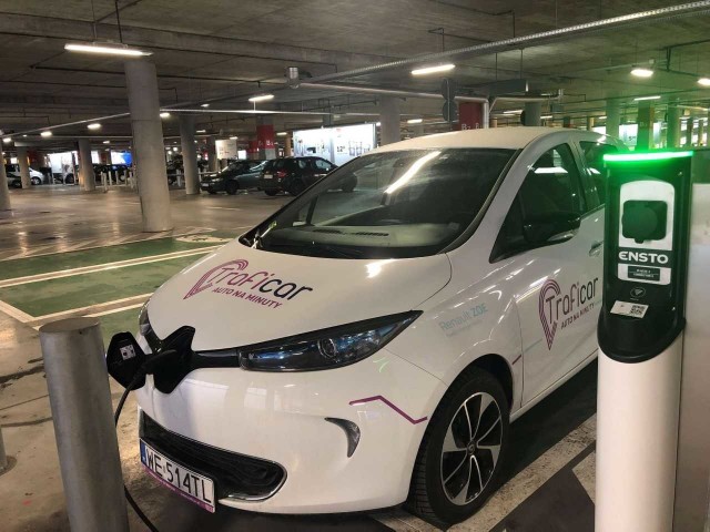 Stacje ładowania pojazdów elektrycznych na parkingu sklepu Ikea w Katowicach