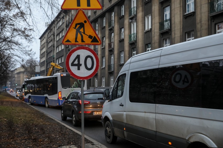 Na al. Słowackiego trwają prace i tworzą się duże korki