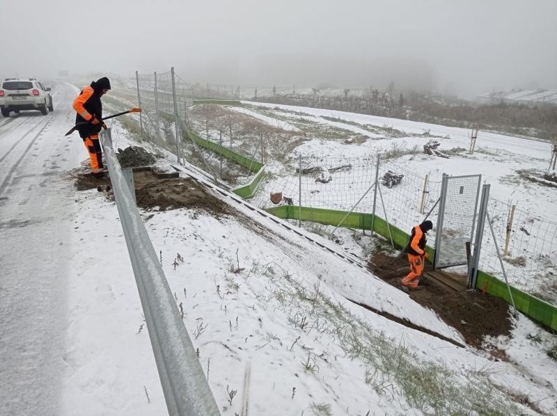 Montaż spoczników schodów skarpowych przy przejściach dla...