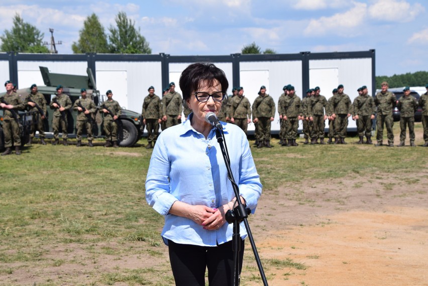 Wicepremier Mariusz Błaszczak i marszałek Sejmu Elżbieta Witek odwiedzili żołnierzy stacjonujących przy polsko-białoruskiej granicy